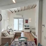 Luxury House דירה
