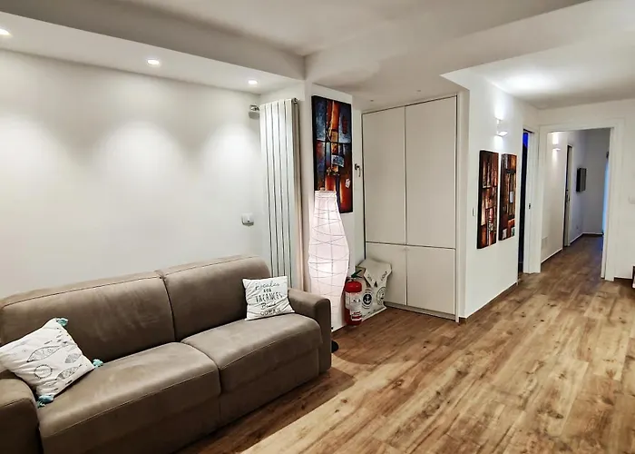 Luxury House Apartment *