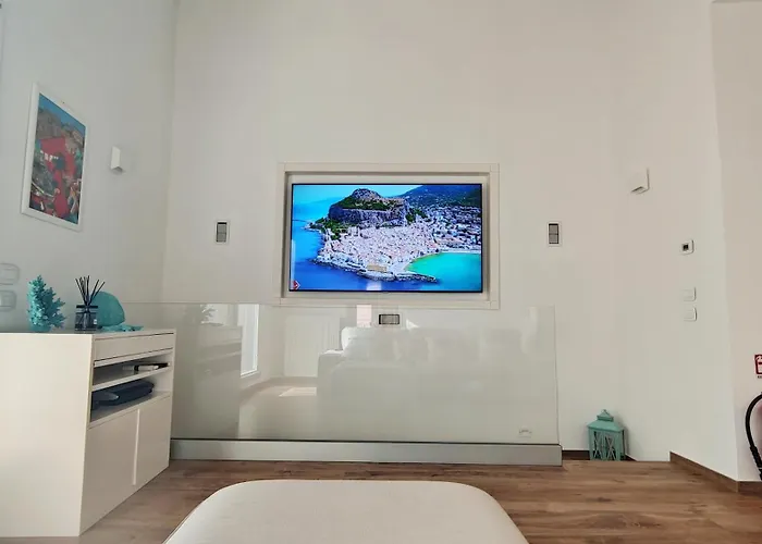 Luxury House צ'פאלו